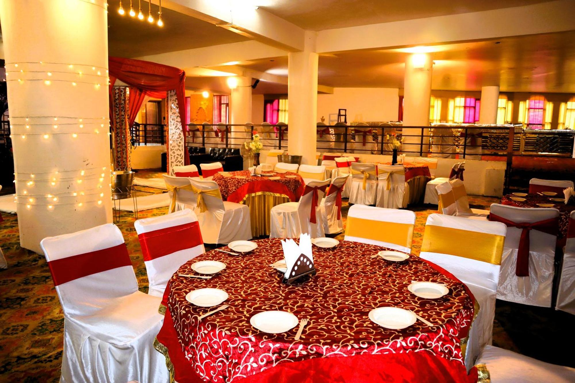 Hotel River Bank Манди Екстериор снимка