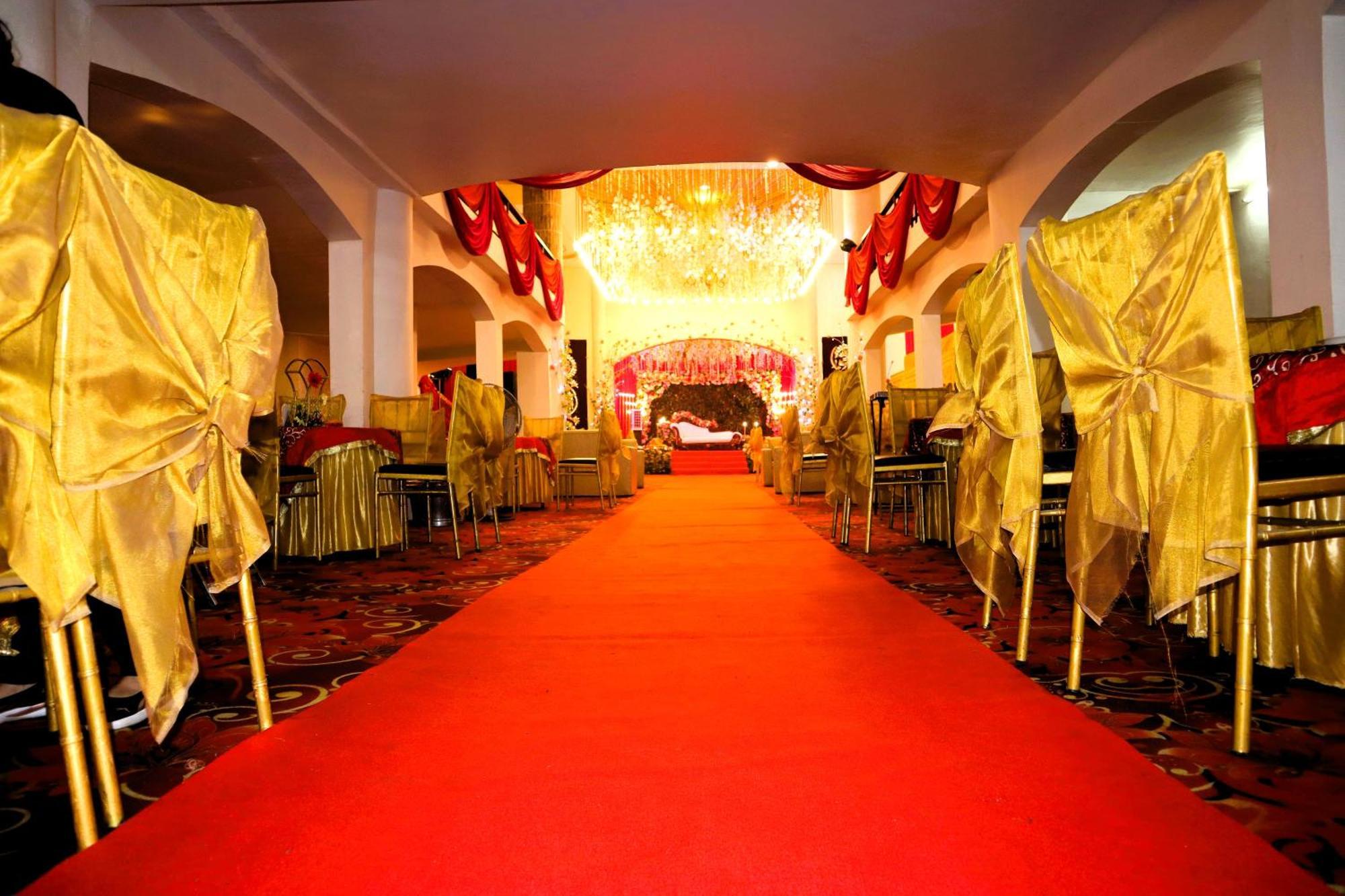 Hotel River Bank Манди Екстериор снимка