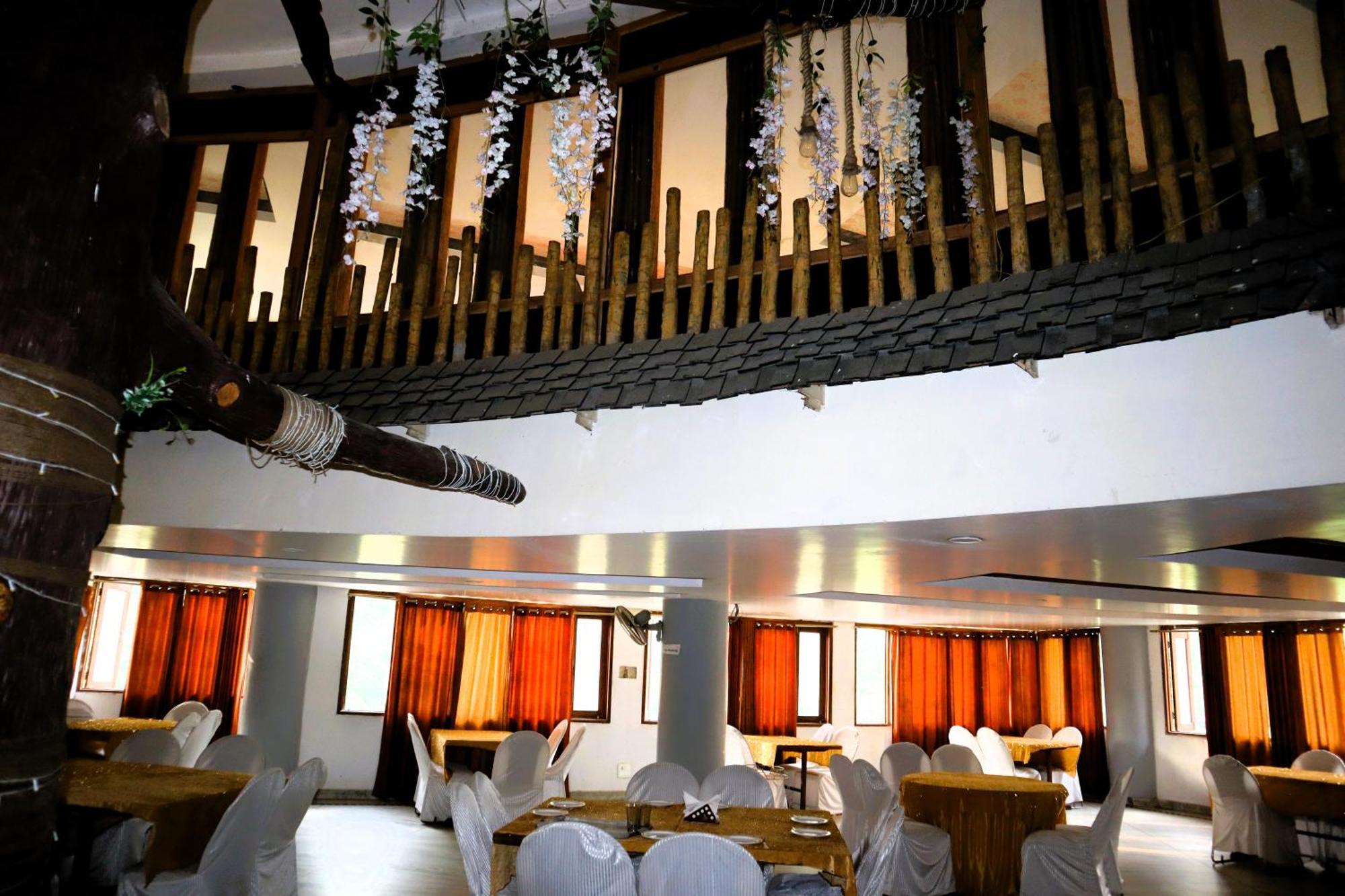 Hotel River Bank Манди Екстериор снимка